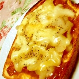 甘くスパイシー❤カレーと林檎ジャムのチーズトースト